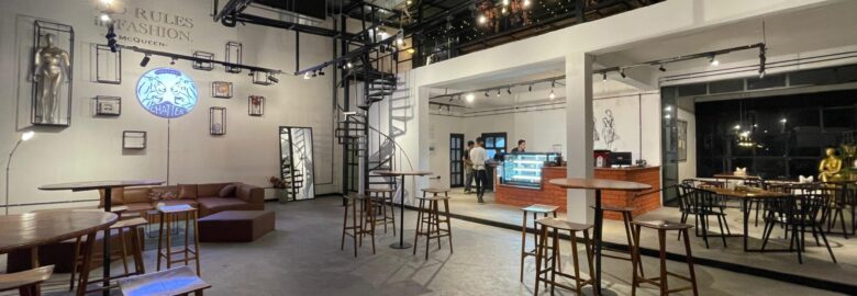 Cafe Indistinct Chatter, Damana